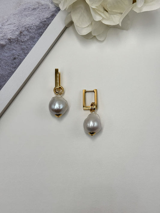 Κομψά ατσάλινα σκουλαρίκια με μαργαριτάρια Baroque