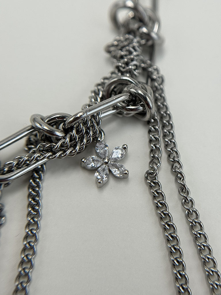 Ατσάλινο κολιέ με αλυσίδες και κρεμαστά μοτίφ