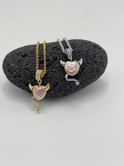 Μοναδικό χειροποίητο κολιέ καρδιά διαβολάκι σε ασημί χρώμα