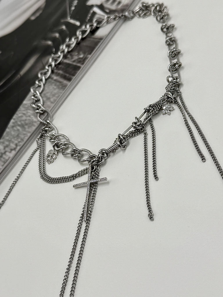 Ατσάλινο κολιέ με αλυσίδες και κρεμαστά μοτίφ