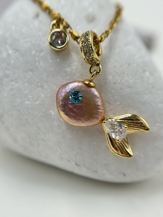 Χειροποίητο ατσάλινο κολιέ ψαράκι – Peach Pearl