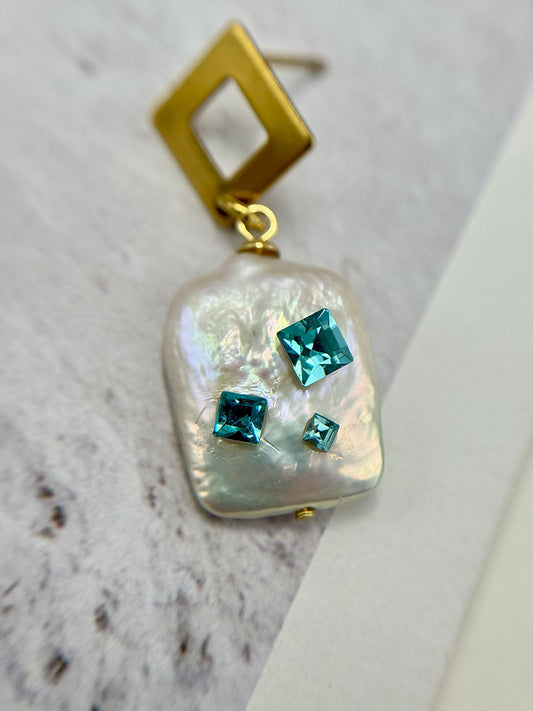 Ατσάλινα σκουλαρίκια με μαργαριτάρια διακοσμημένα με αυστρικά κρύσταλλα