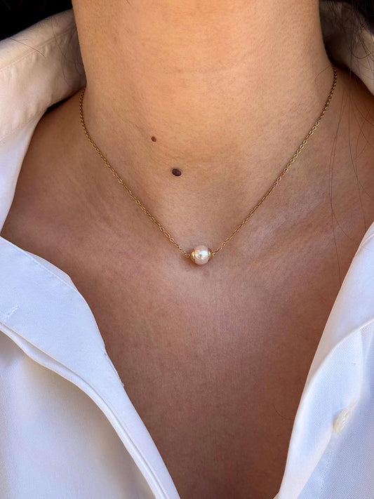 Χειροποίητο ατσάλινο κολιέ Peach Pearl με φυσικό μαργαριτάρι