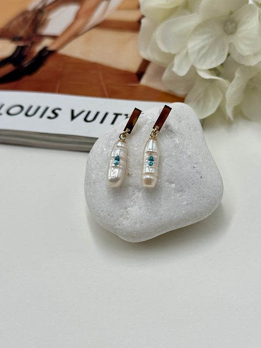 Μαργαριταρένια σκουλαρίκια διακοσμημένα με κρύσταλλα