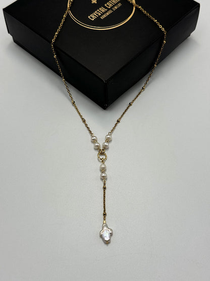 Χειροποίητο ατσάλινο κολιέ με κρεμαστό μαργαριτάρι Baroque σε σχήμα σταυρό