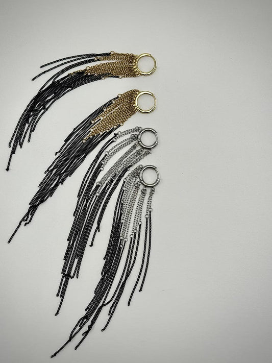 Σκουλαρίκια με πολλαπλές αλυσίδες σε ασημί-μάυρο χρώμα