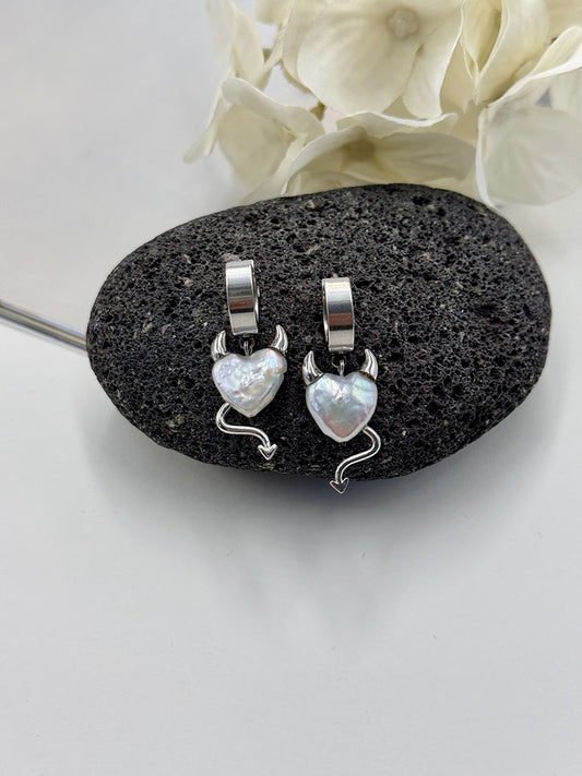 Ατσάλινα σκουλαρίκια κρίκοι κρεμαστή καρδιά διαβολάκι