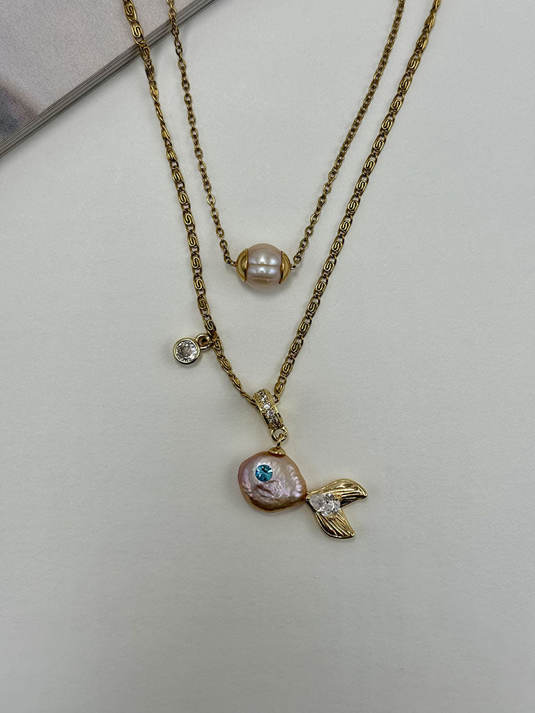 Χειροποίητο ατσάλινο σετ κολιέ Peach Pearl & Ψαράκι με μαργαριτάρι