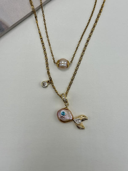 Χειροποίητο ατσάλινο σετ κολιέ Peach Pearl & Ψαράκι με μαργαριτάρι