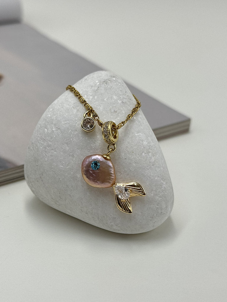 Χειροποίητο ατσάλινο κολιέ ψαράκι – Peach Pearl