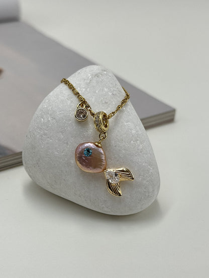 Χειροποίητο ατσάλινο κολιέ ψαράκι – Peach Pearl