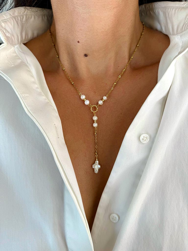 Χειροποίητο ατσάλινο κολιέ με κρεμαστό μαργαριτάρι Baroque σε σχήμα σταυρό