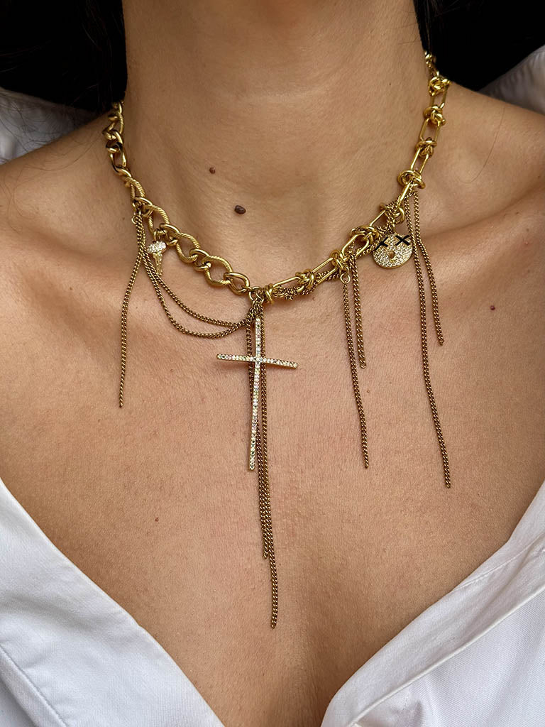 Εντυπωσιακό κολιέ με αλυσίδες και κρεμαστά μοτίφ