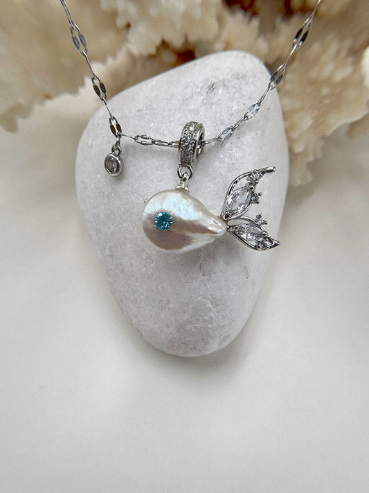 Ατσάλινο κολιέ ψαράκι με πέτρες ζιργκόν σε ασημί χρώμα