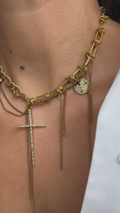 Εντυπωσιακό κολιέ με αλυσίδες και κρεμαστά μοτίφ
